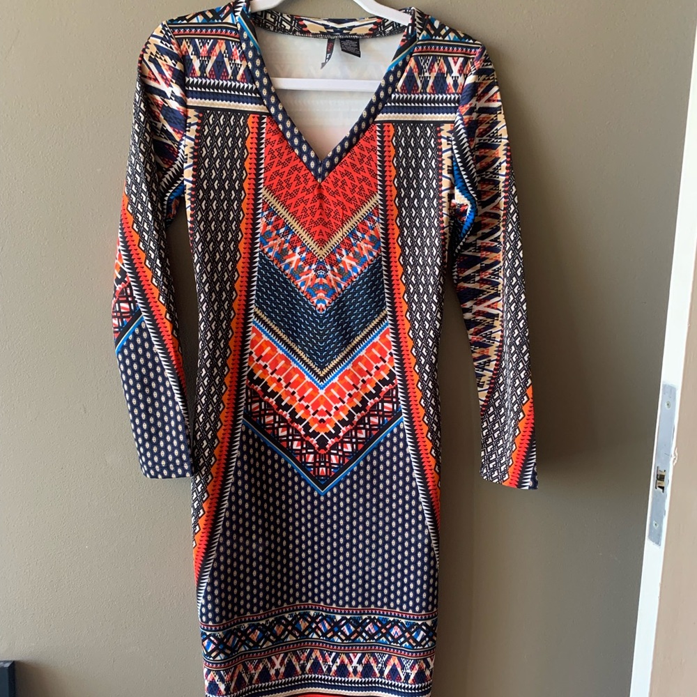Fire Los Angeles Body con Red Pattern S Long Sleeve V Neck Midi Dress Aztec